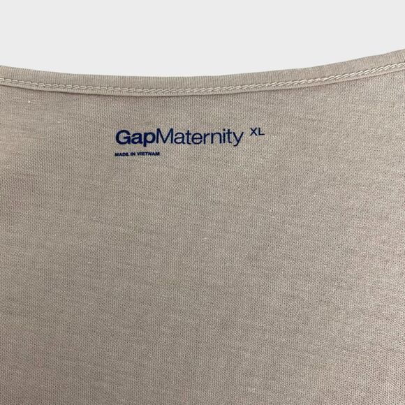 Gap Maternity Floral V-neck Shirt size XL - Picture 3 of 4
